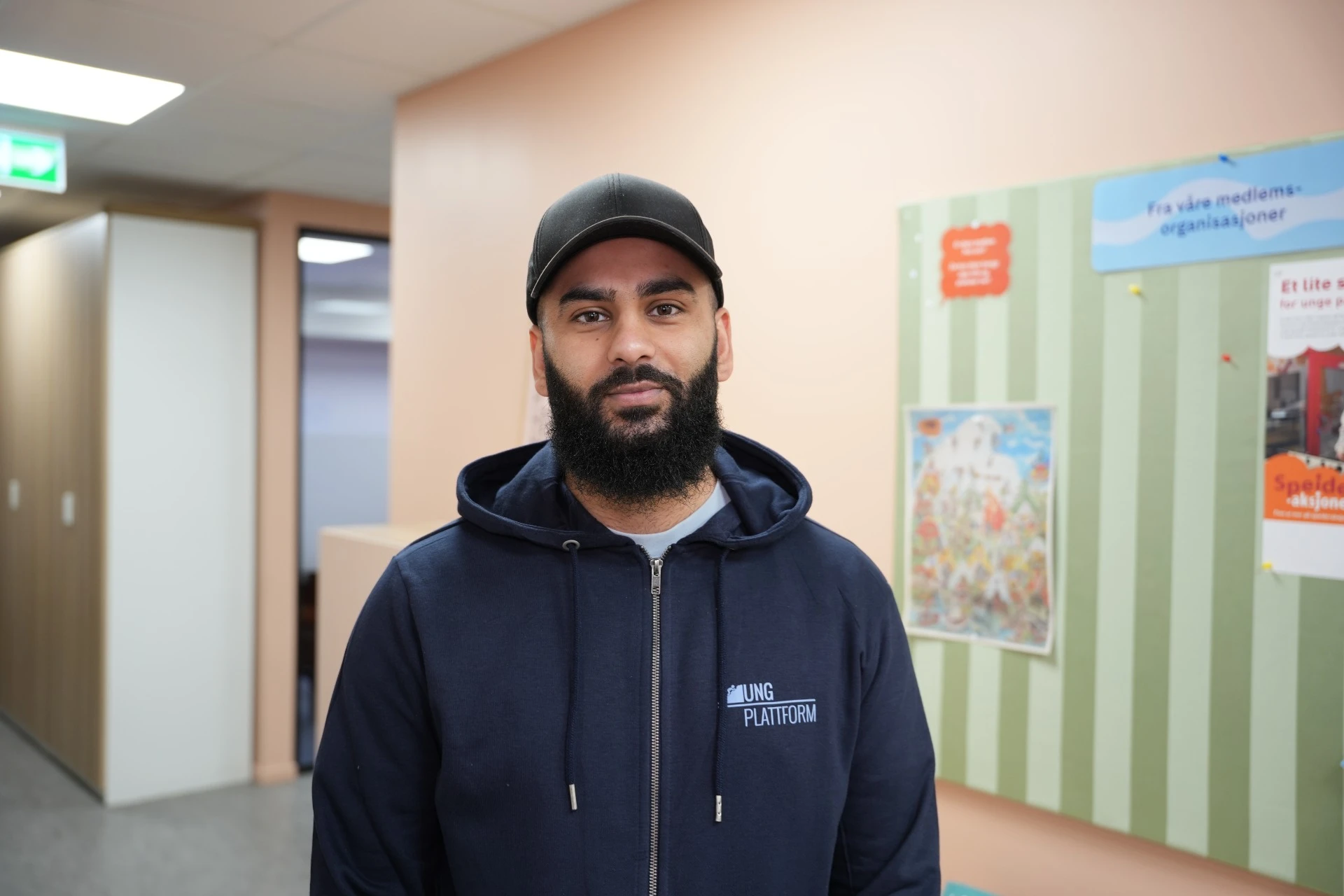 Innlegg fra scenen under lanseringen med publikum i salen.